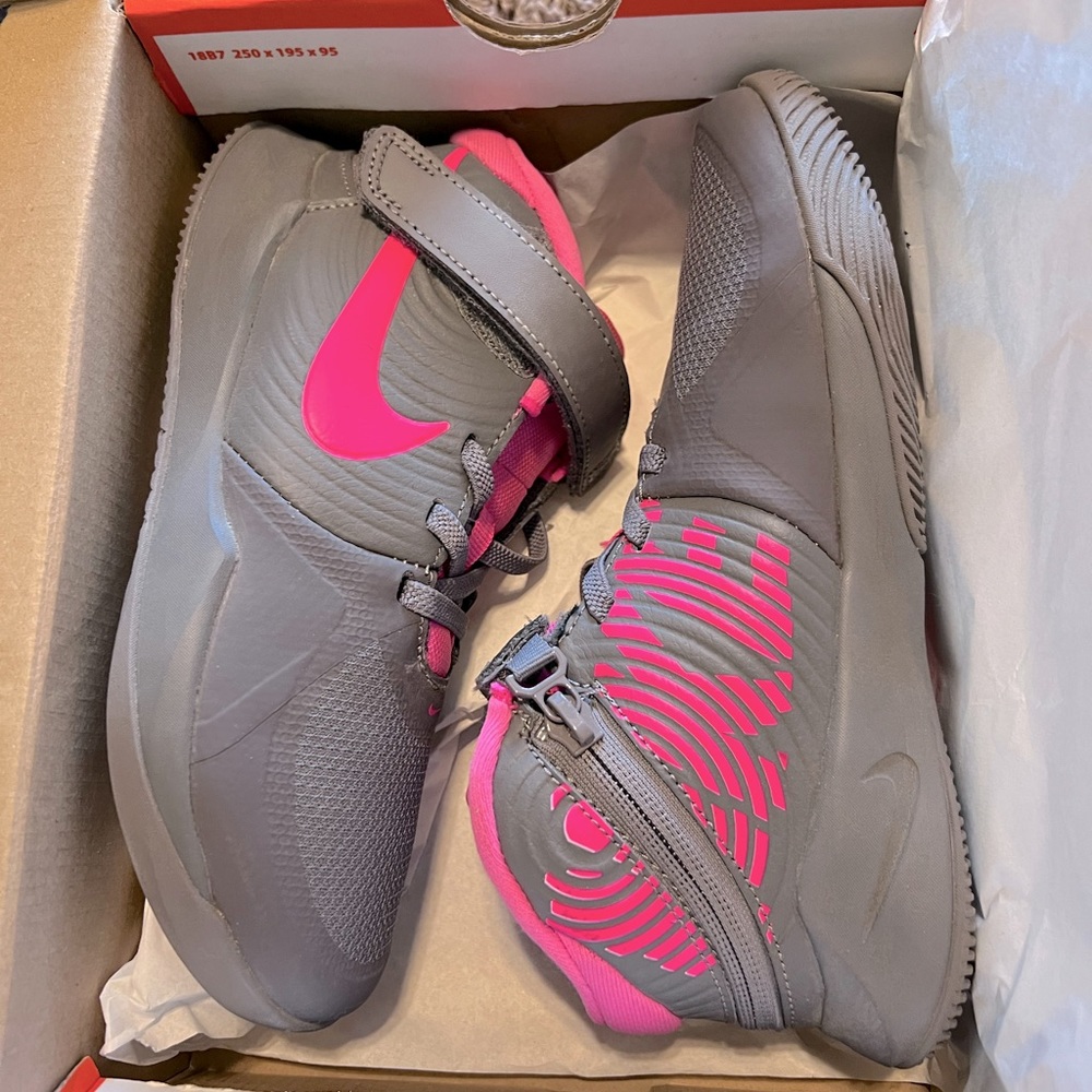 New, worn once Team hustle D9 Flyease sz 1.5